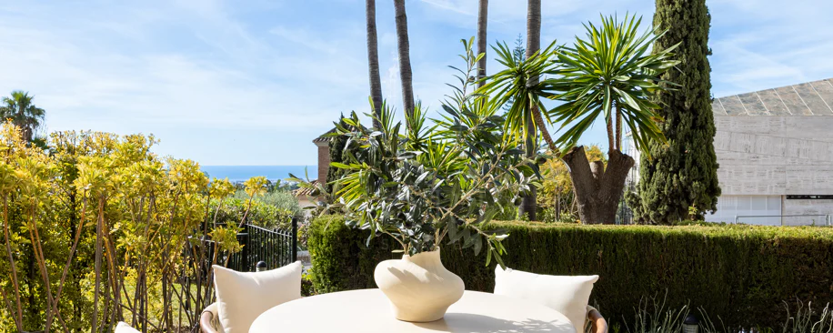 Luxury Townhouse in El Herrojo, Benahavís with 4 bedrooms