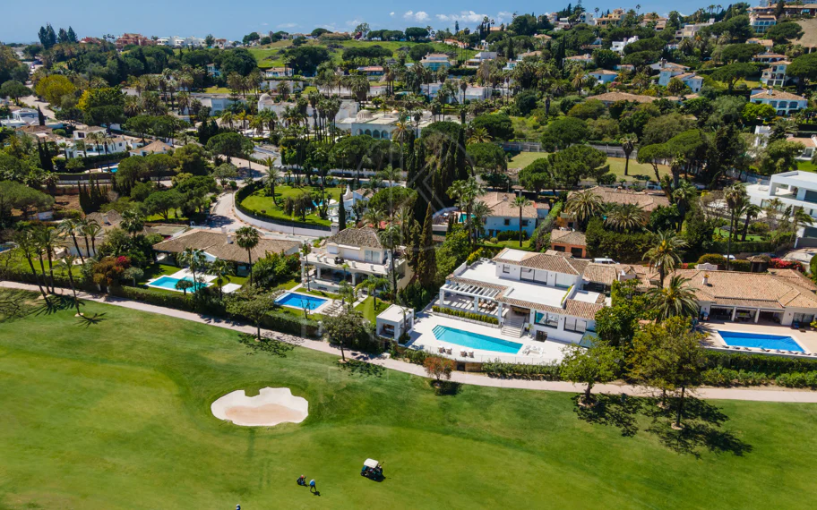 Villa de lujo en primera línea de golf con vistas a La Concha en Las Brisas