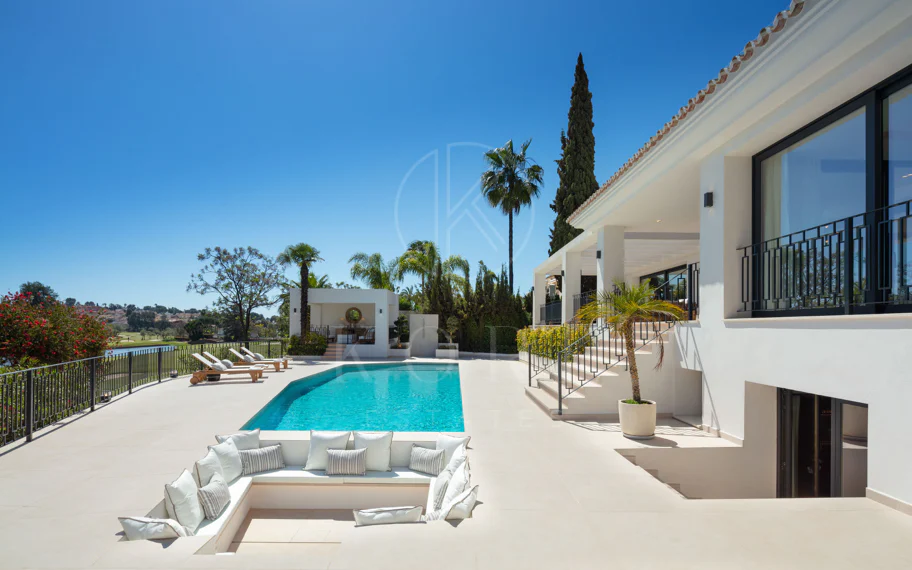 Villa de lujo en primera línea de golf con vistas a La Concha en Las Brisas