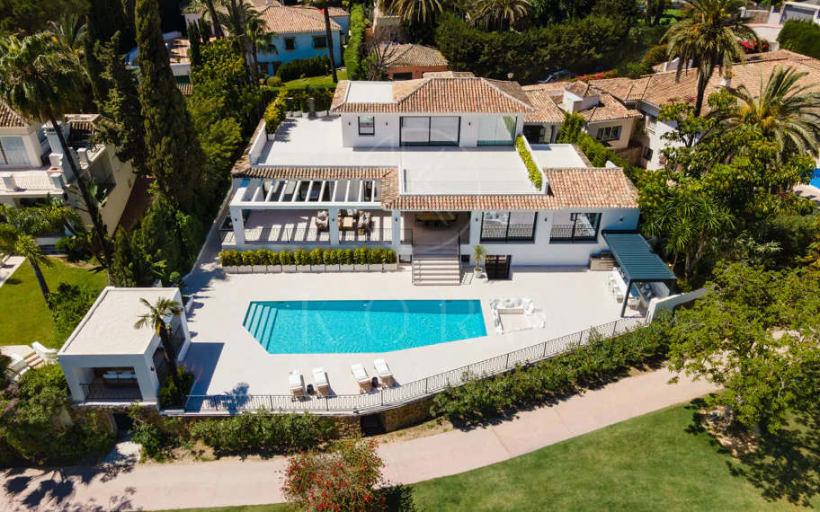 Villa de lujo en primera línea de golf con vistas a La Concha en Las Brisas