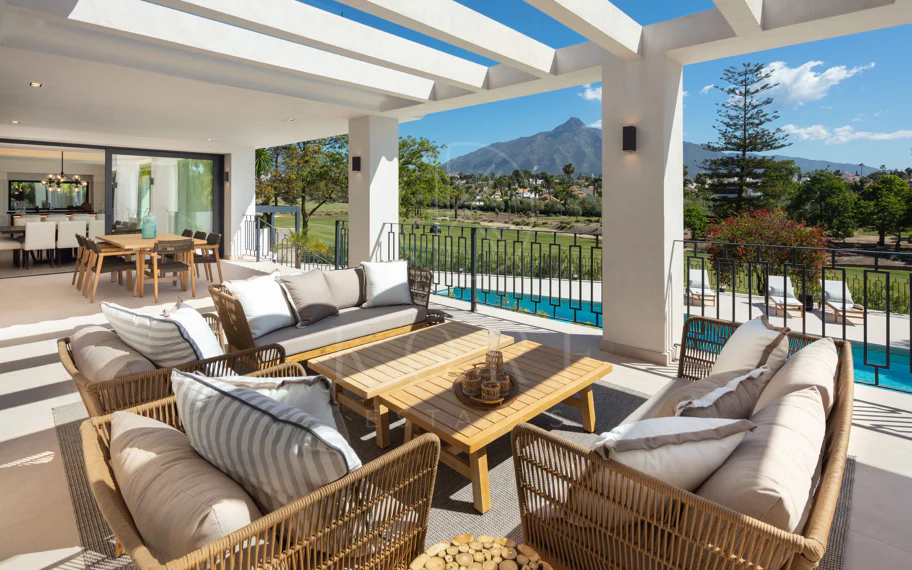 Villa de lujo en primera línea de golf con vistas a La Concha en Las Brisas