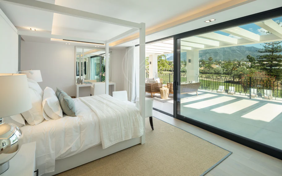 Villa de lujo en primera línea de golf con vistas a La Concha en Las Brisas