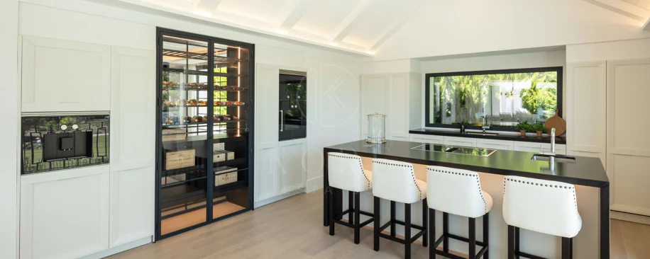 Luxury Frontline Golf Villa with La Concha Views in Las Brisas