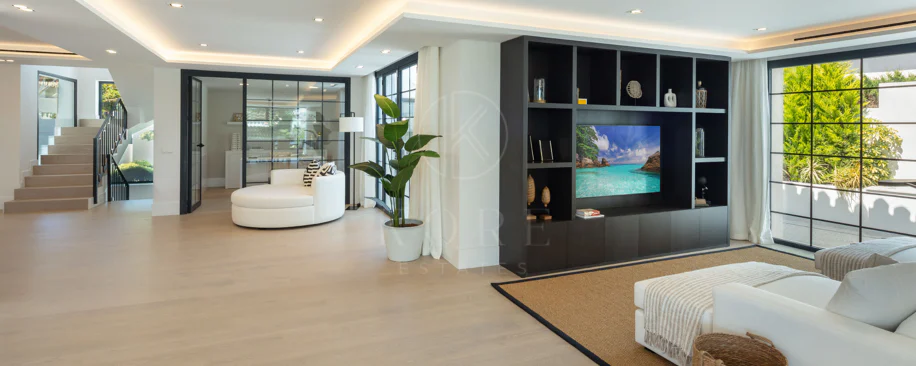 Luxury Frontline Golf Villa with La Concha Views in Las Brisas