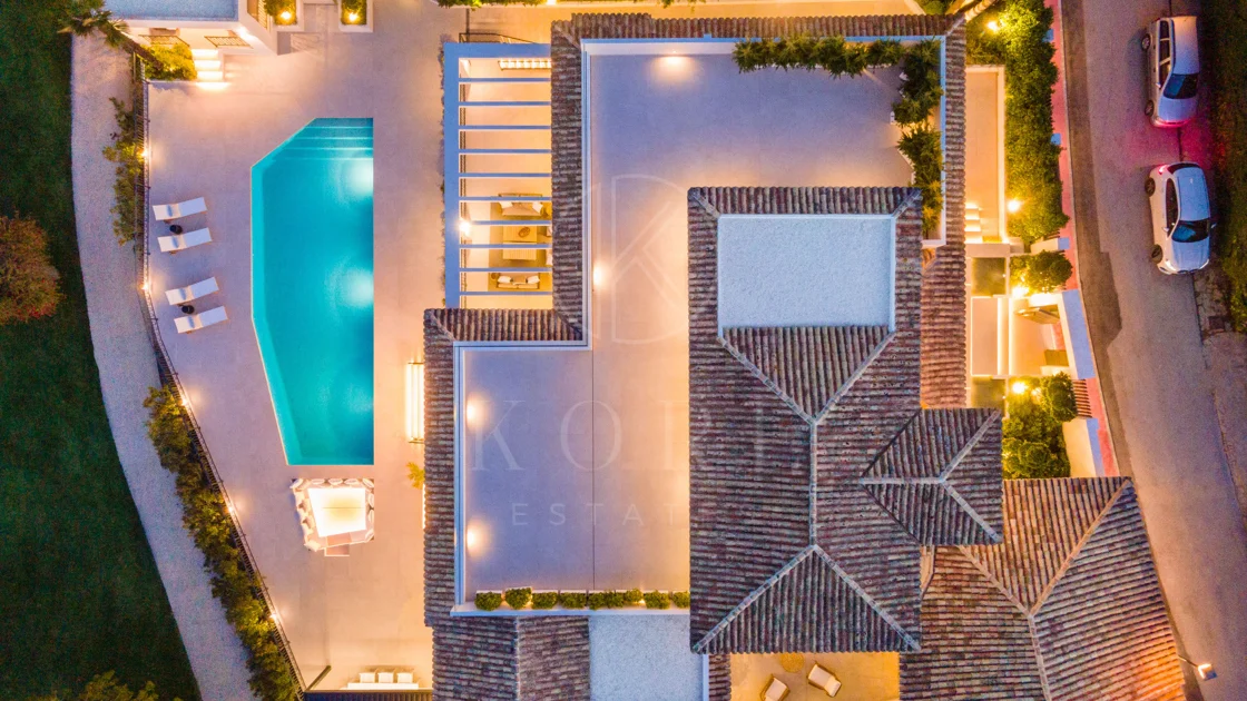 Luxury Frontline Golf Villa with La Concha Views in Las Brisas