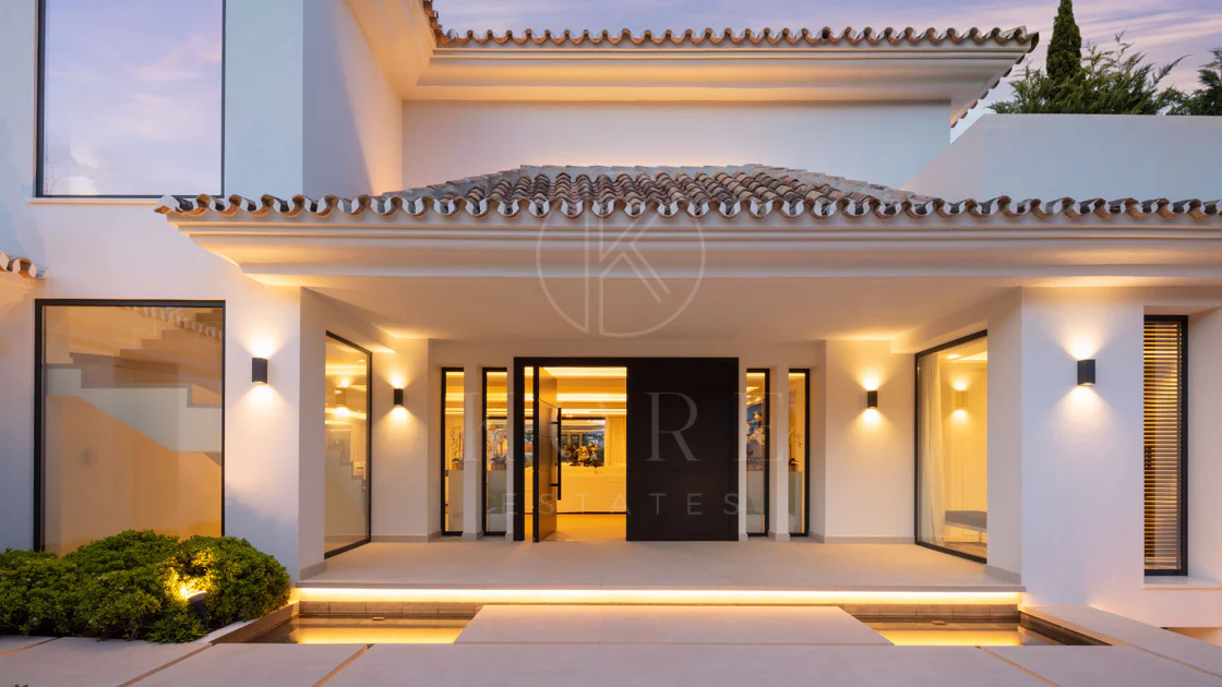 Luxury Frontline Golf Villa with La Concha Views in Las Brisas