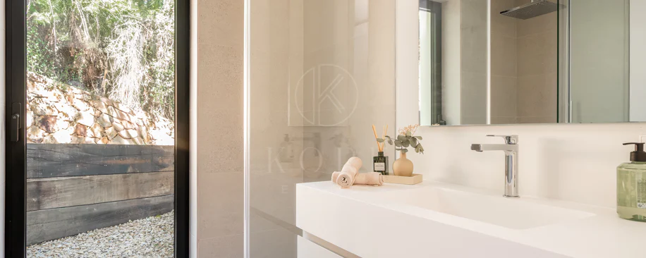 Contemporary Andalusian-Style Villa in Los Naranjos Hill Club