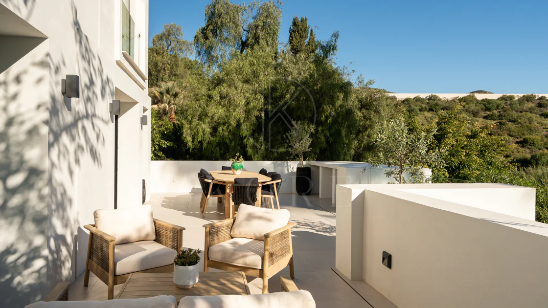 Contemporary Andalusian-Style Villa in Los Naranjos Hill Club