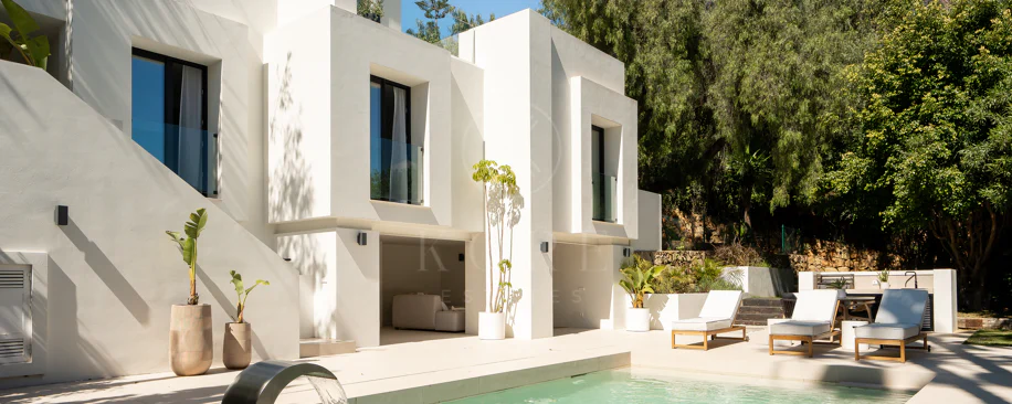 Contemporary Andalusian-Style Villa in Los Naranjos Hill Club