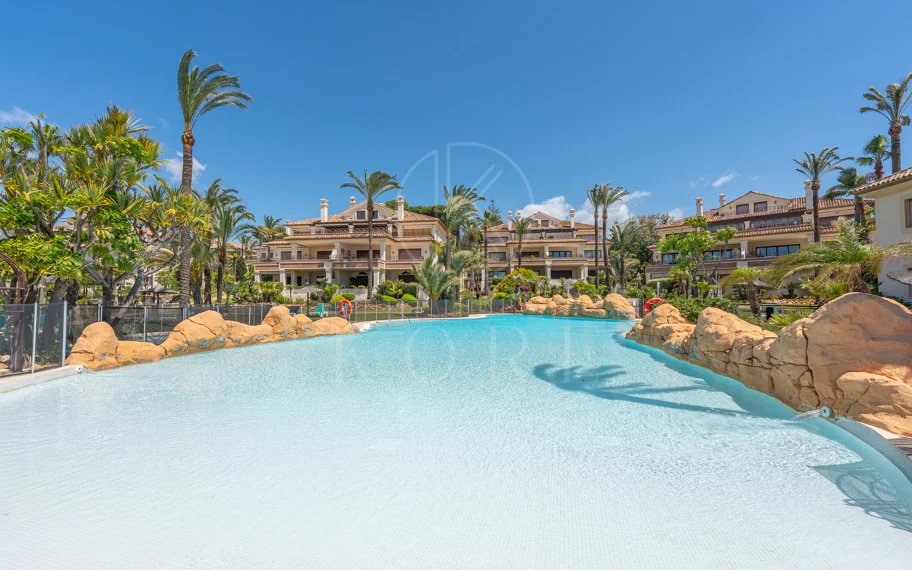 Excepcional apartamento en Los Monteros Playa en primera línea de playa