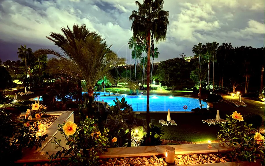 Ático Dúplex en Los Granados Golf, Nueva Andalucía