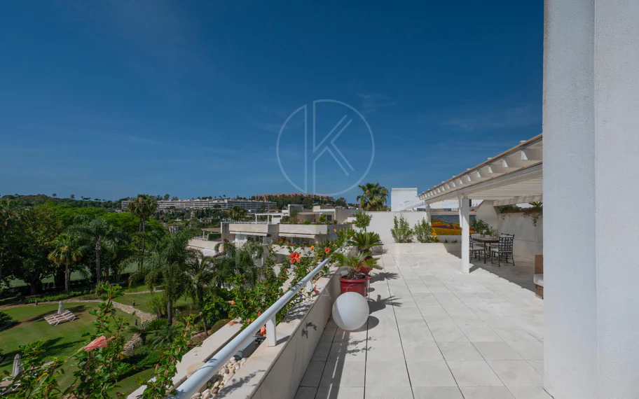 Ático Dúplex en Los Granados Golf, Nueva Andalucía