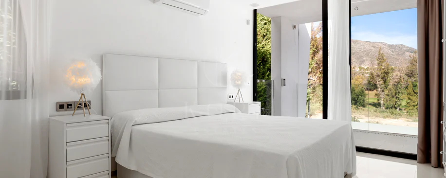 Vilă de lux cu 5 dormitoare în La Cerquilla, Nueva Andalucía, cu vedere la terenurile de golf
