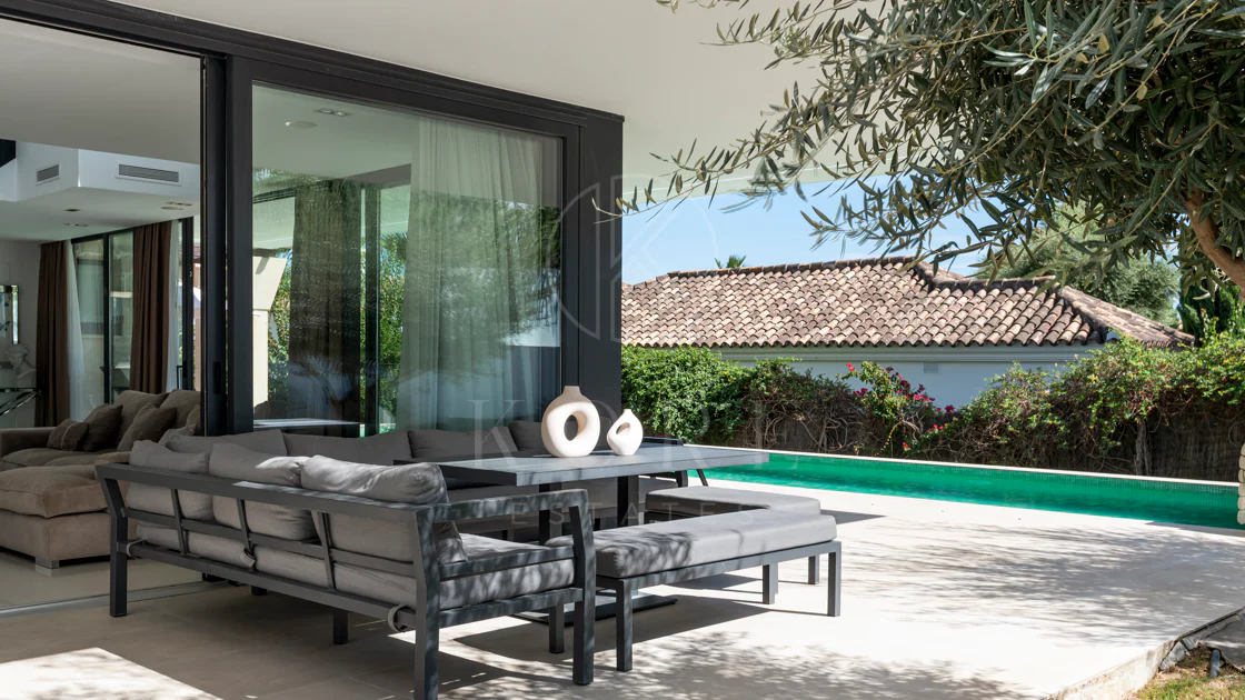 Vilă de lux cu 5 dormitoare în La Cerquilla, Nueva Andalucía, cu vedere la terenurile de golf