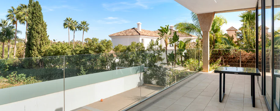 Vilă de lux cu 5 dormitoare în La Cerquilla, Nueva Andalucía, cu vedere la terenurile de golf