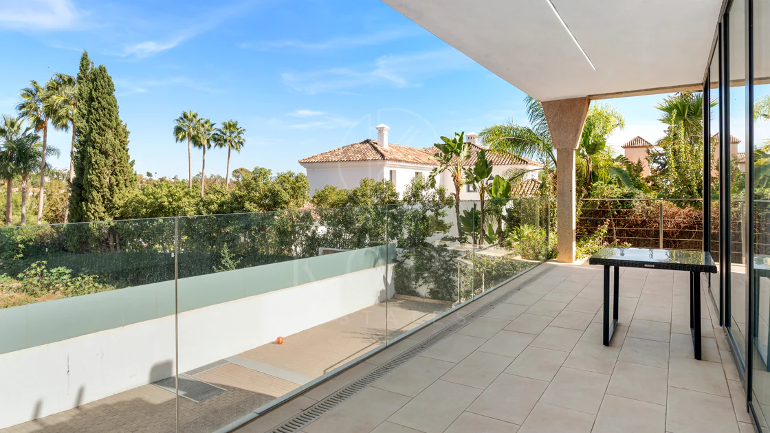 Vilă de lux cu 5 dormitoare în La Cerquilla, Nueva Andalucía, cu vedere la terenurile de golf