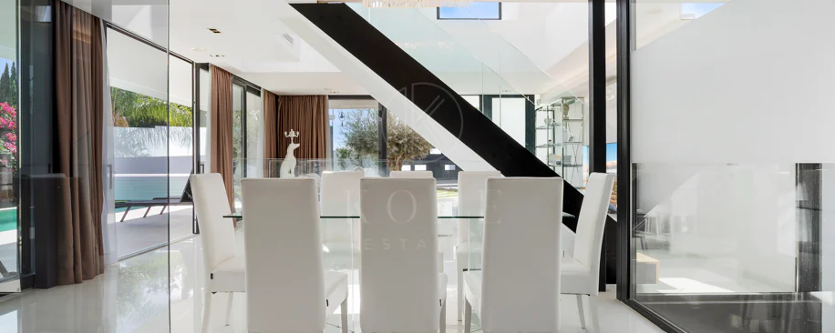 Vilă de lux cu 5 dormitoare în La Cerquilla, Nueva Andalucía, cu vedere la terenurile de golf