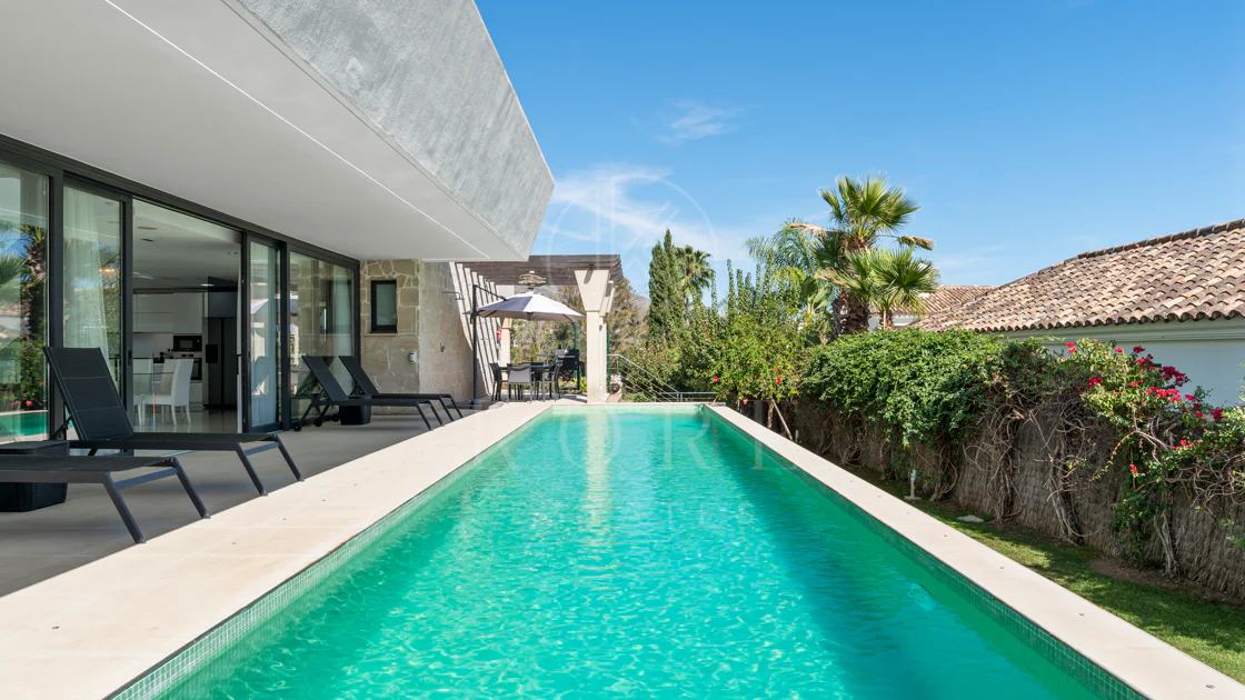 Vilă de lux cu 5 dormitoare în La Cerquilla, Nueva Andalucía, cu vedere la terenurile de golf