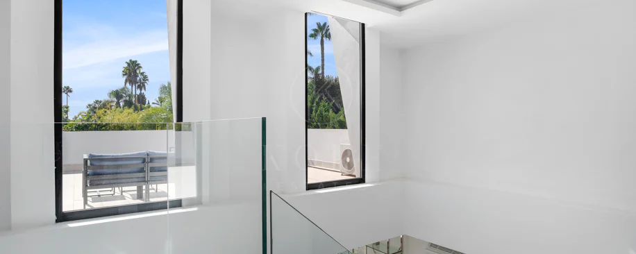 Vilă de lux cu 5 dormitoare în La Cerquilla, Nueva Andalucía, cu vedere la terenurile de golf