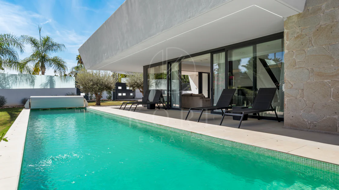 Vilă de lux cu 5 dormitoare în La Cerquilla, Nueva Andalucía, cu vedere la terenurile de golf
