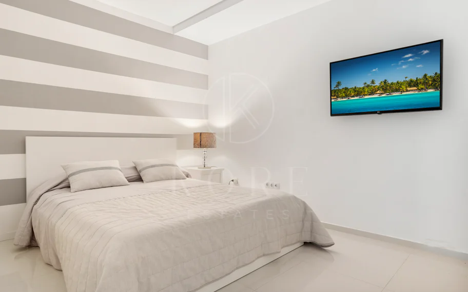 Villa de lujo de 5 dormitorios en La Cerquilla, Nueva Andalucía con vistas al golf