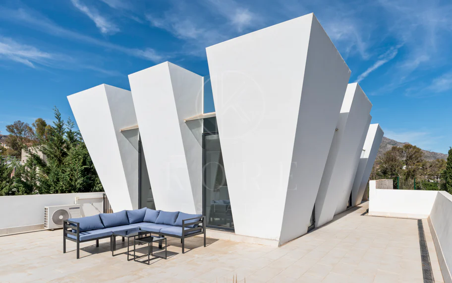 Villa de lujo de 5 dormitorios en La Cerquilla, Nueva Andalucía con vistas al golf