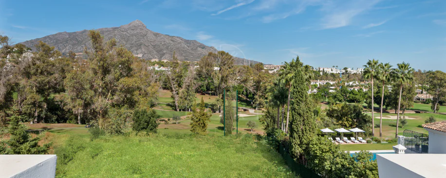 Vilă de lux cu 5 dormitoare în La Cerquilla, Nueva Andalucía, cu vedere la terenurile de golf