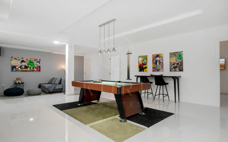 Villa de lujo de 5 dormitorios en La Cerquilla, Nueva Andalucía con vistas al golf