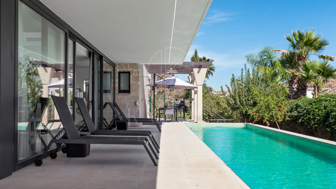 Vilă de lux cu 5 dormitoare în La Cerquilla, Nueva Andalucía, cu vedere la terenurile de golf