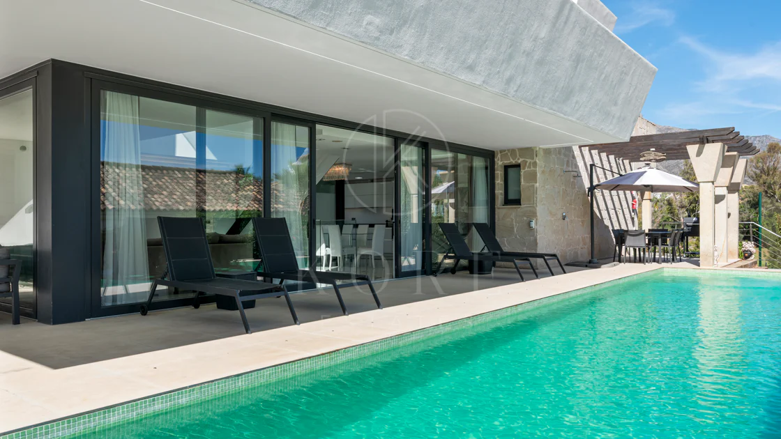 Vilă de lux cu 5 dormitoare în La Cerquilla, Nueva Andalucía, cu vedere la terenurile de golf