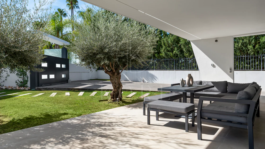 Vilă de lux cu 5 dormitoare în La Cerquilla, Nueva Andalucía, cu vedere la terenurile de golf