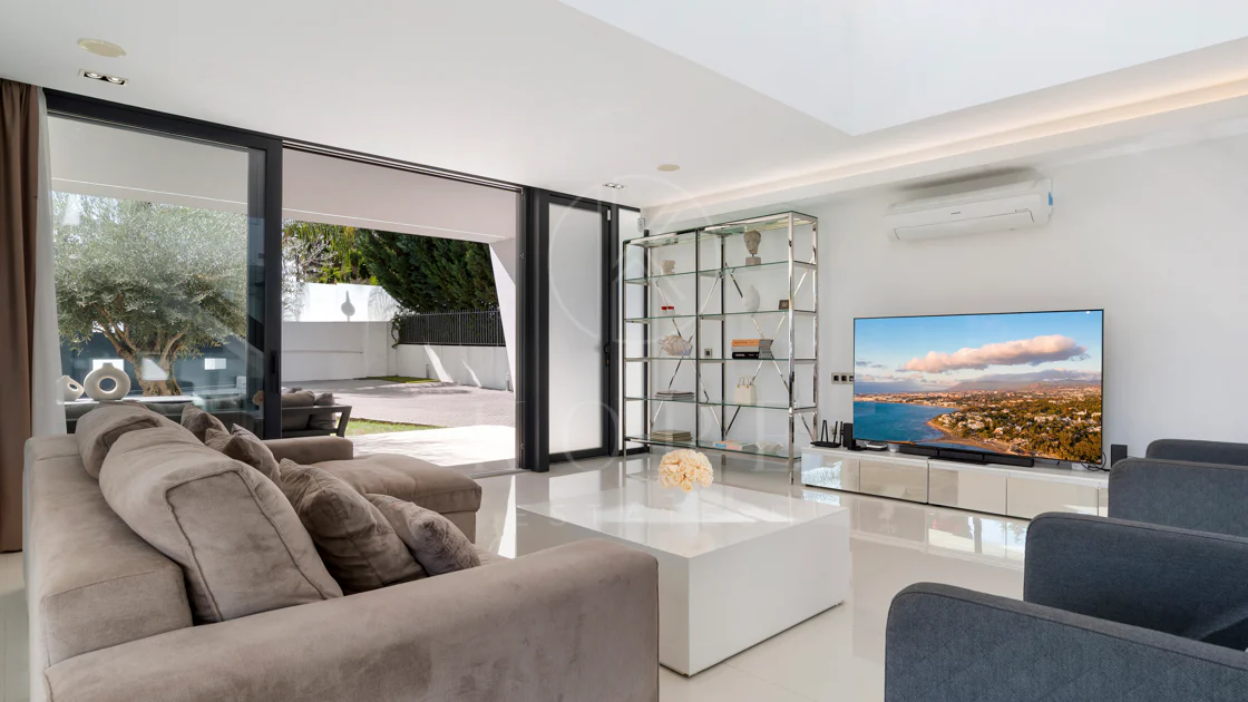 Vilă de lux cu 5 dormitoare în La Cerquilla, Nueva Andalucía, cu vedere la terenurile de golf