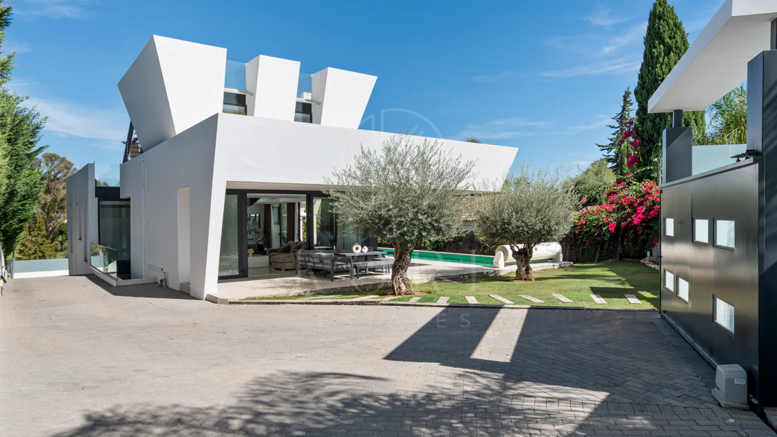 Vilă de lux cu 5 dormitoare în La Cerquilla, Nueva Andalucía, cu vedere la terenurile de golf