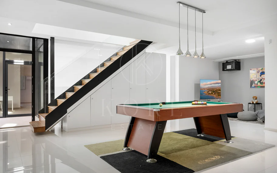Villa de lujo de 5 dormitorios en La Cerquilla, Nueva Andalucía con vistas al golf