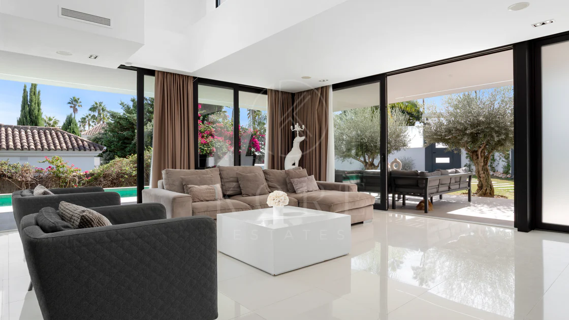 Vilă de lux cu 5 dormitoare în La Cerquilla, Nueva Andalucía, cu vedere la terenurile de golf