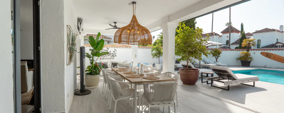 Villa en venta en Parcelas del Golf, Nueva Andalucia