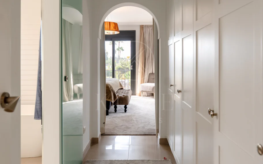 Villa en venta en Parcelas del Golf, Nueva Andalucia