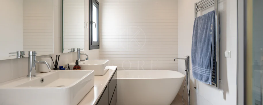 Villa en venta en Parcelas del Golf, Nueva Andalucia