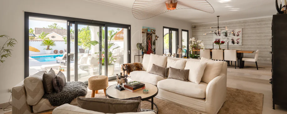 Villa en venta en Parcelas del Golf, Nueva Andalucia