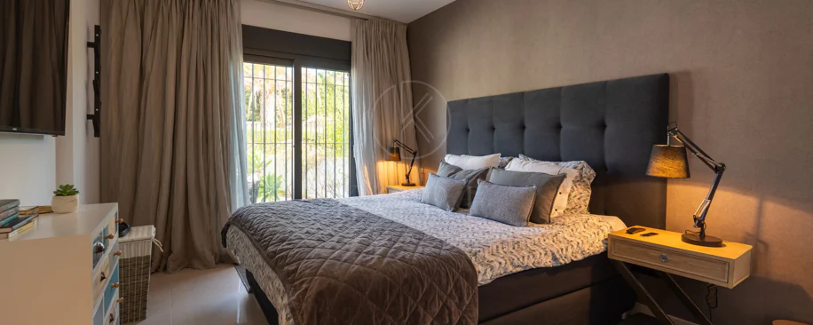 Villa en venta en Parcelas del Golf, Nueva Andalucia