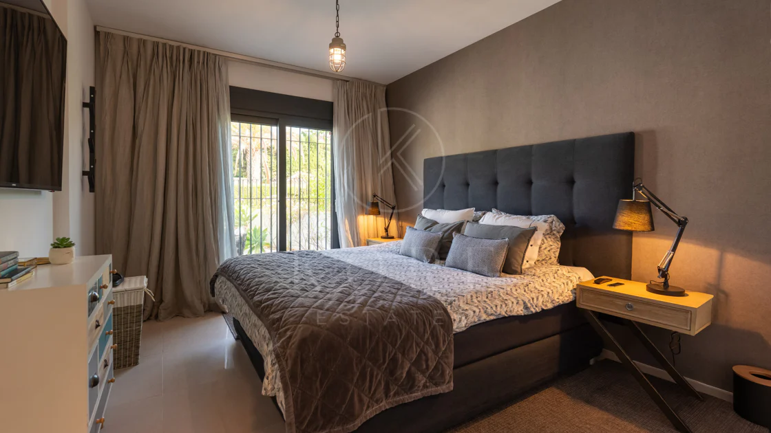 Villa en venta en Parcelas del Golf, Nueva Andalucia