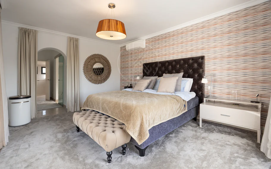 Villa en venta en Parcelas del Golf, Nueva Andalucia