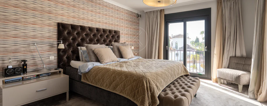 Villa en venta en Parcelas del Golf, Nueva Andalucia