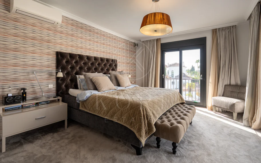 Villa en venta en Parcelas del Golf, Nueva Andalucia