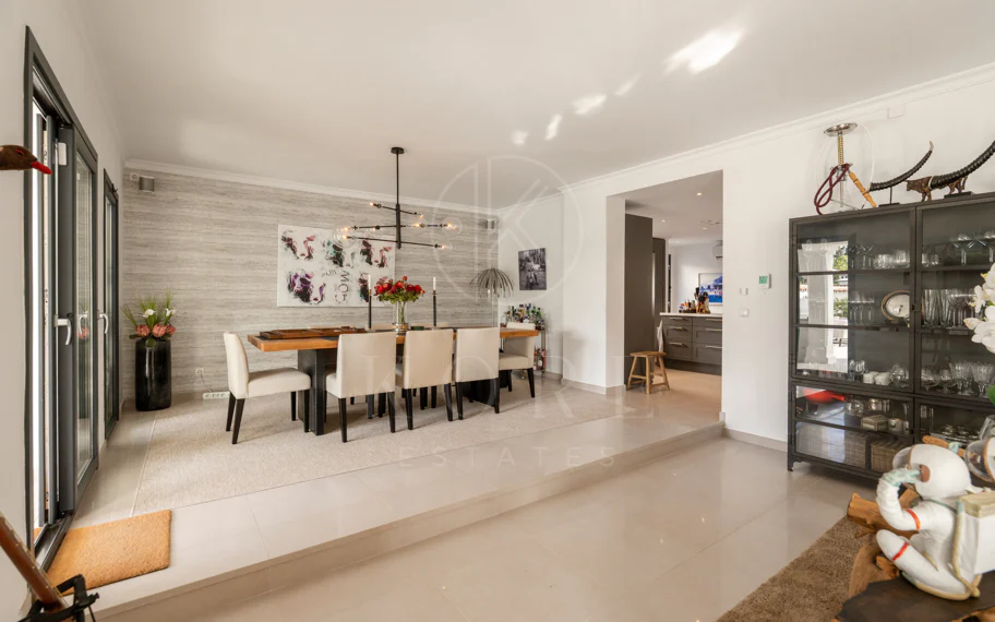 Villa en venta en Parcelas del Golf, Nueva Andalucia