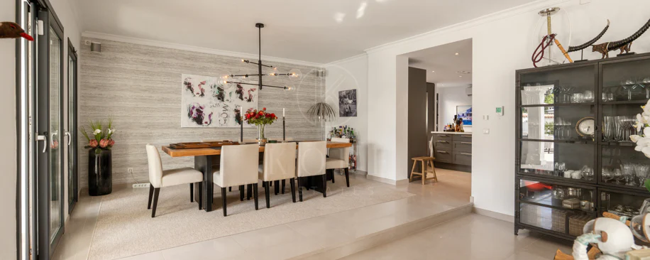 Villa en venta en Parcelas del Golf, Nueva Andalucia