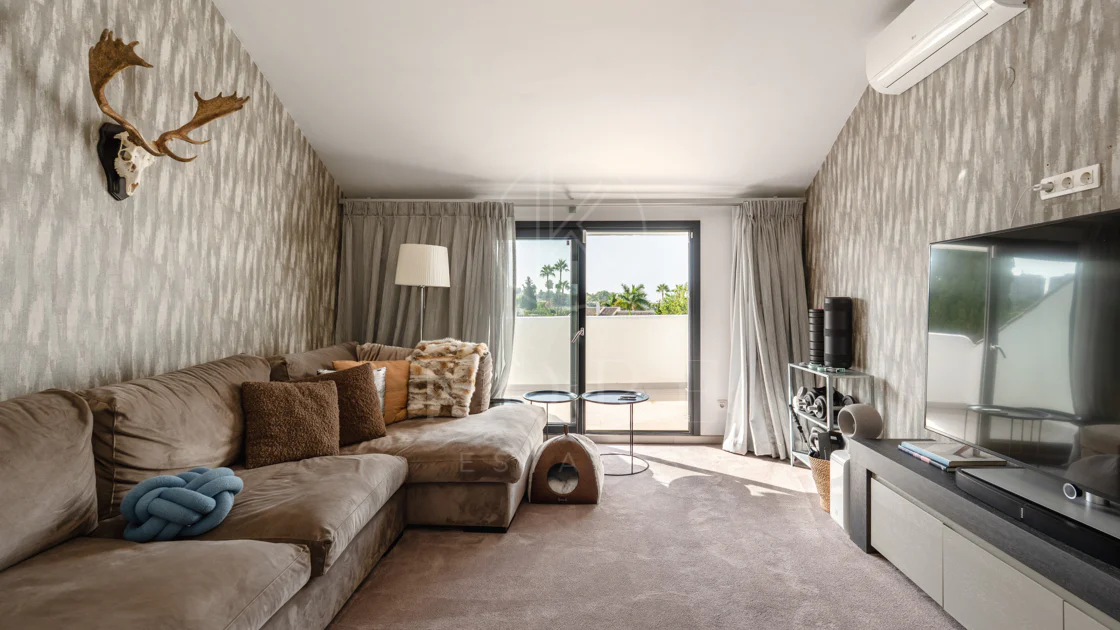 Villa en venta en Parcelas del Golf, Nueva Andalucia