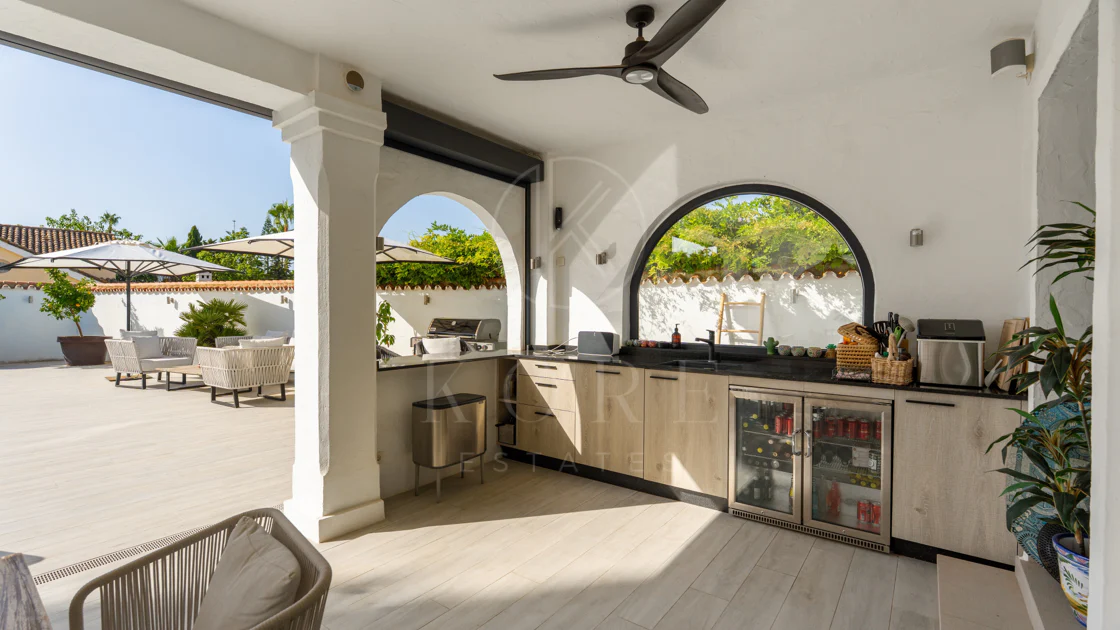 Villa en venta en Parcelas del Golf, Nueva Andalucia