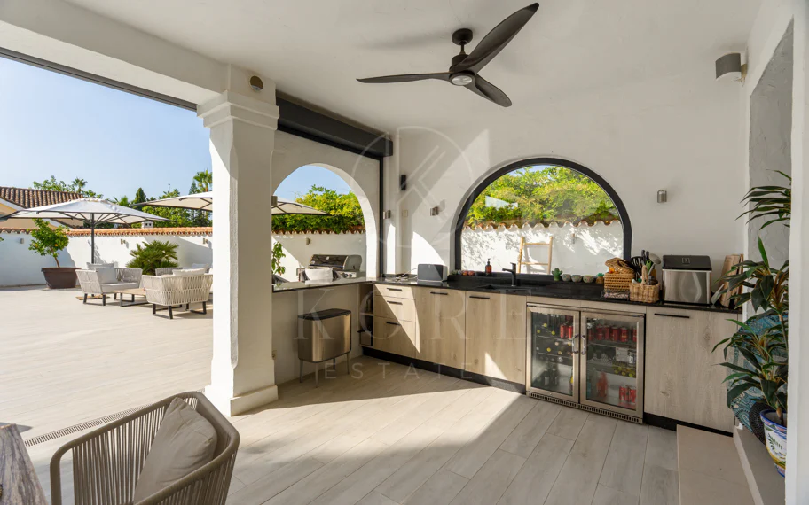 Villa en venta en Parcelas del Golf, Nueva Andalucia