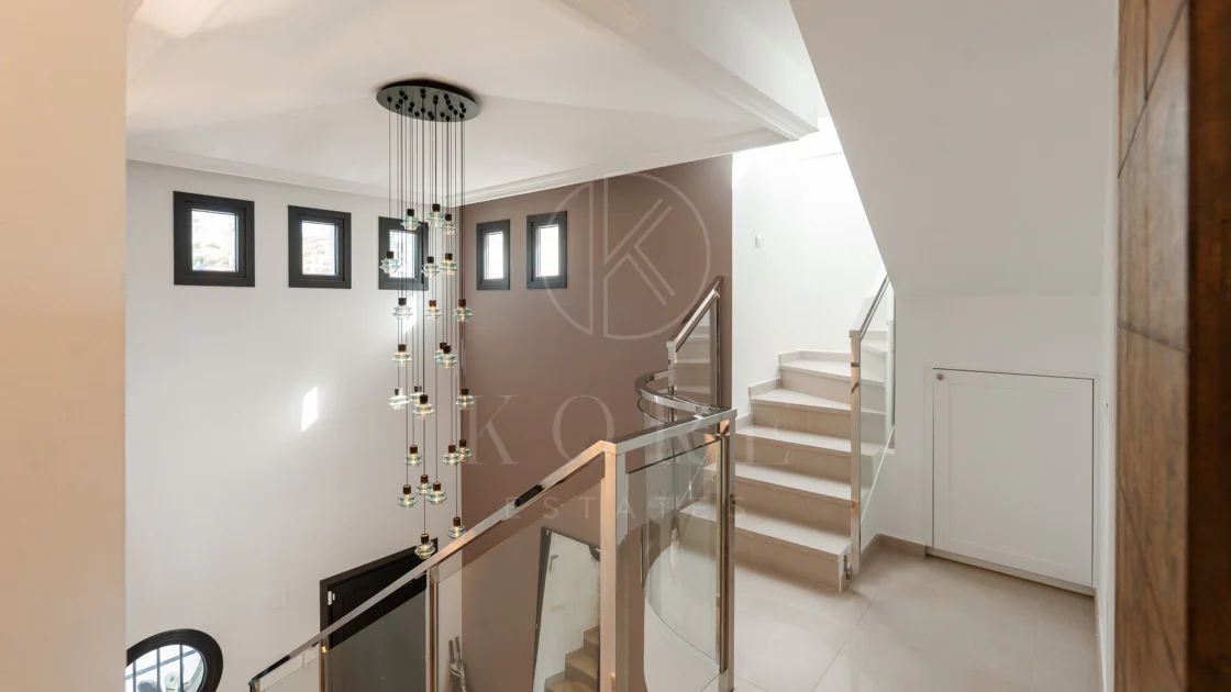 Villa en venta en Parcelas del Golf, Nueva Andalucia